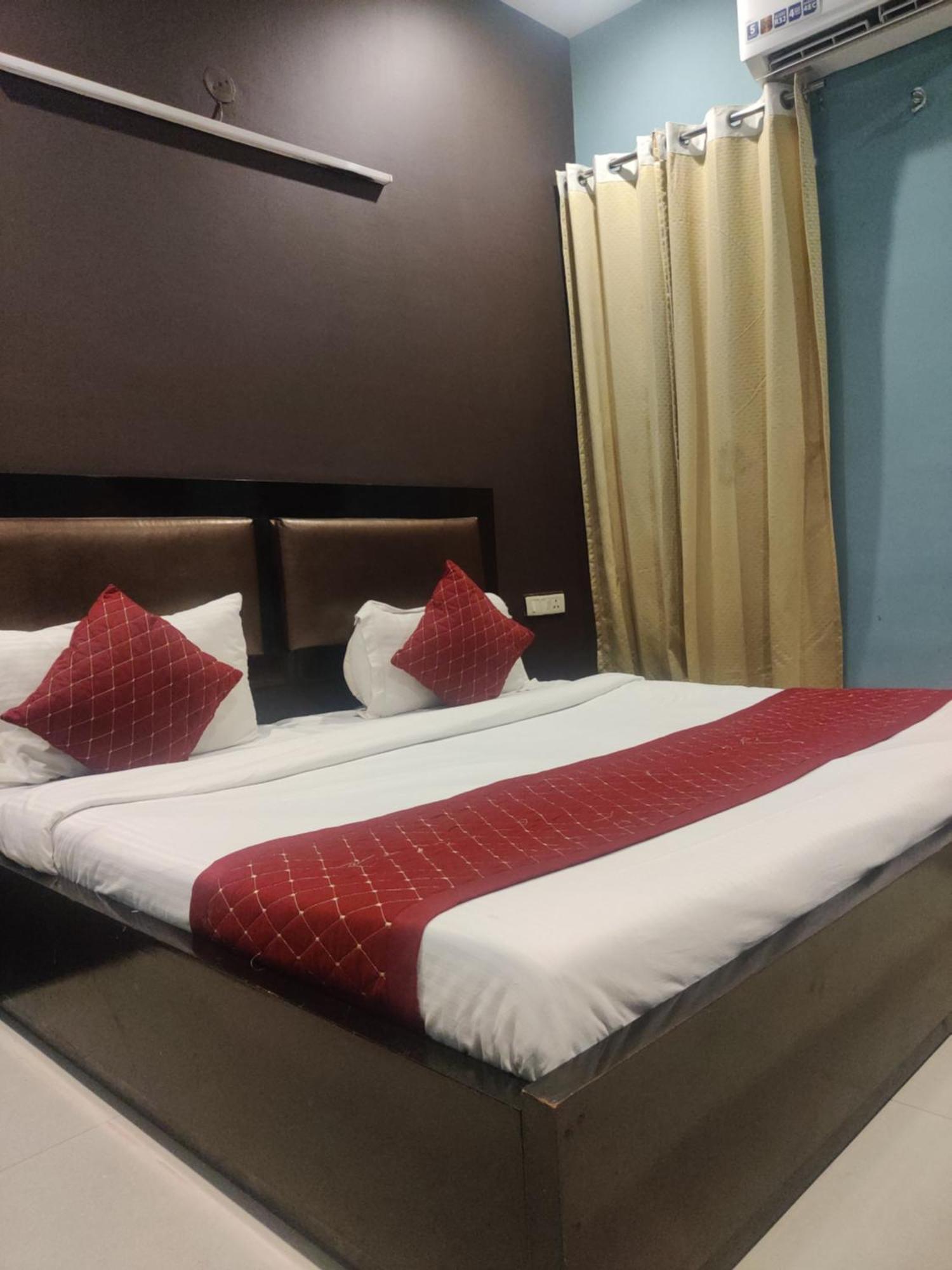 Hotel Delhi Airport Plaza Igi Airport Нью-Дели Экстерьер фото
