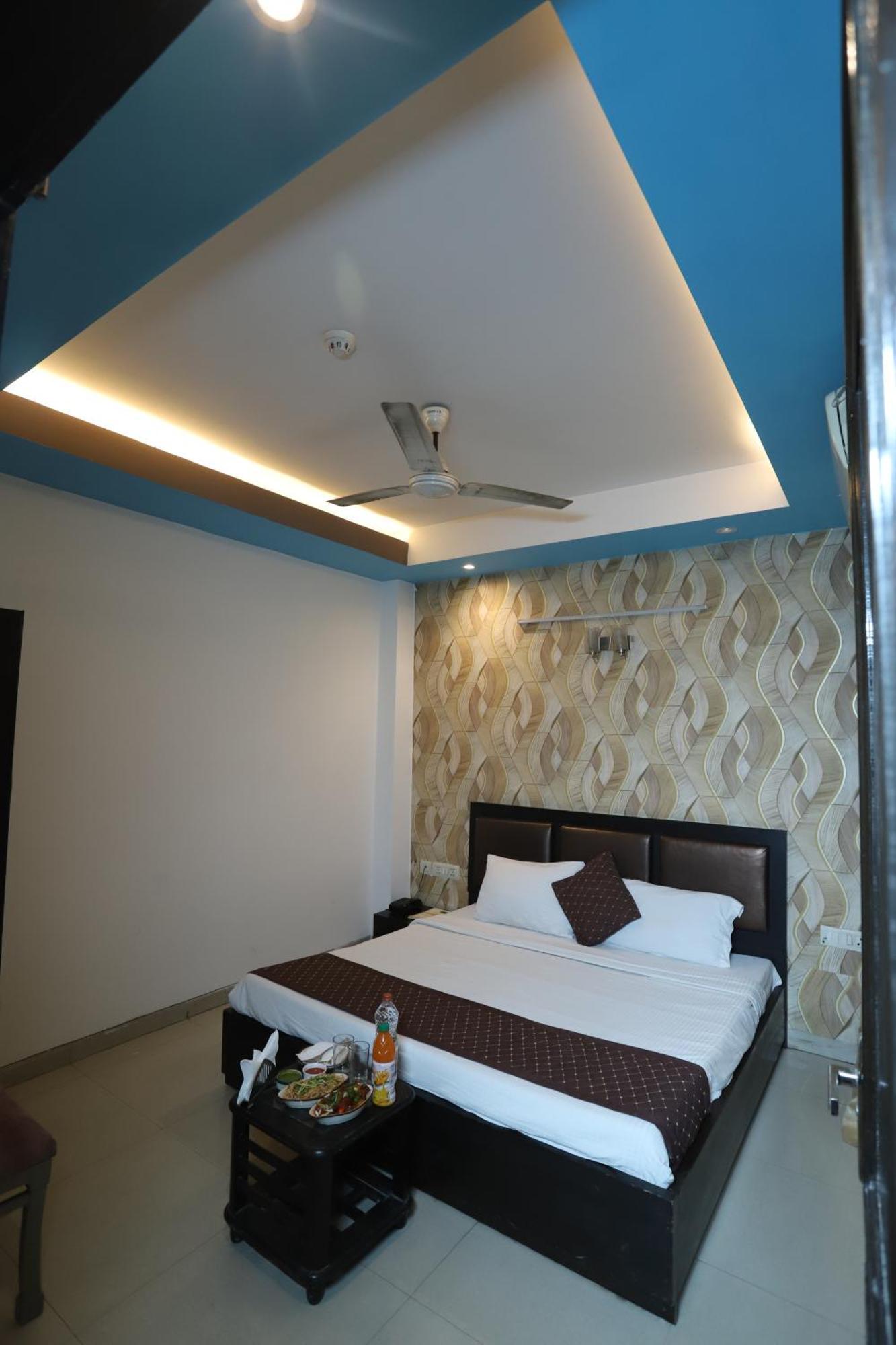 Hotel Delhi Airport Plaza Igi Airport Нью-Дели Экстерьер фото